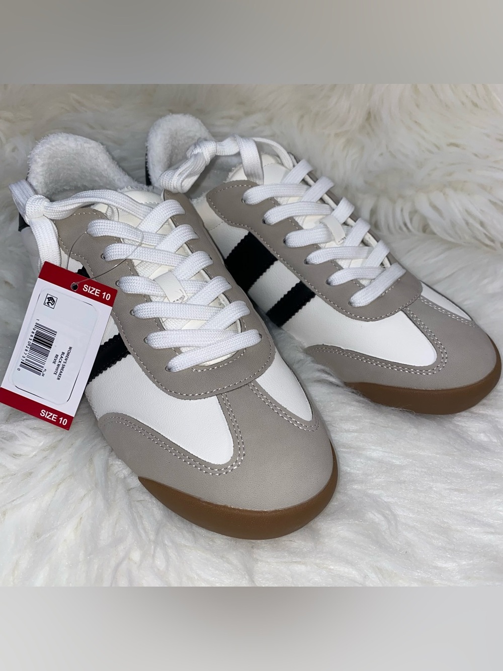Woman sneakers New size 10 DV DOLCE VITA Black Stripe